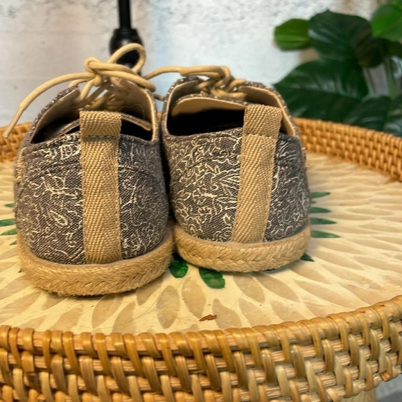 Roxy women's floral lace up raffia sneakers size 6 - Picture 3 of 6